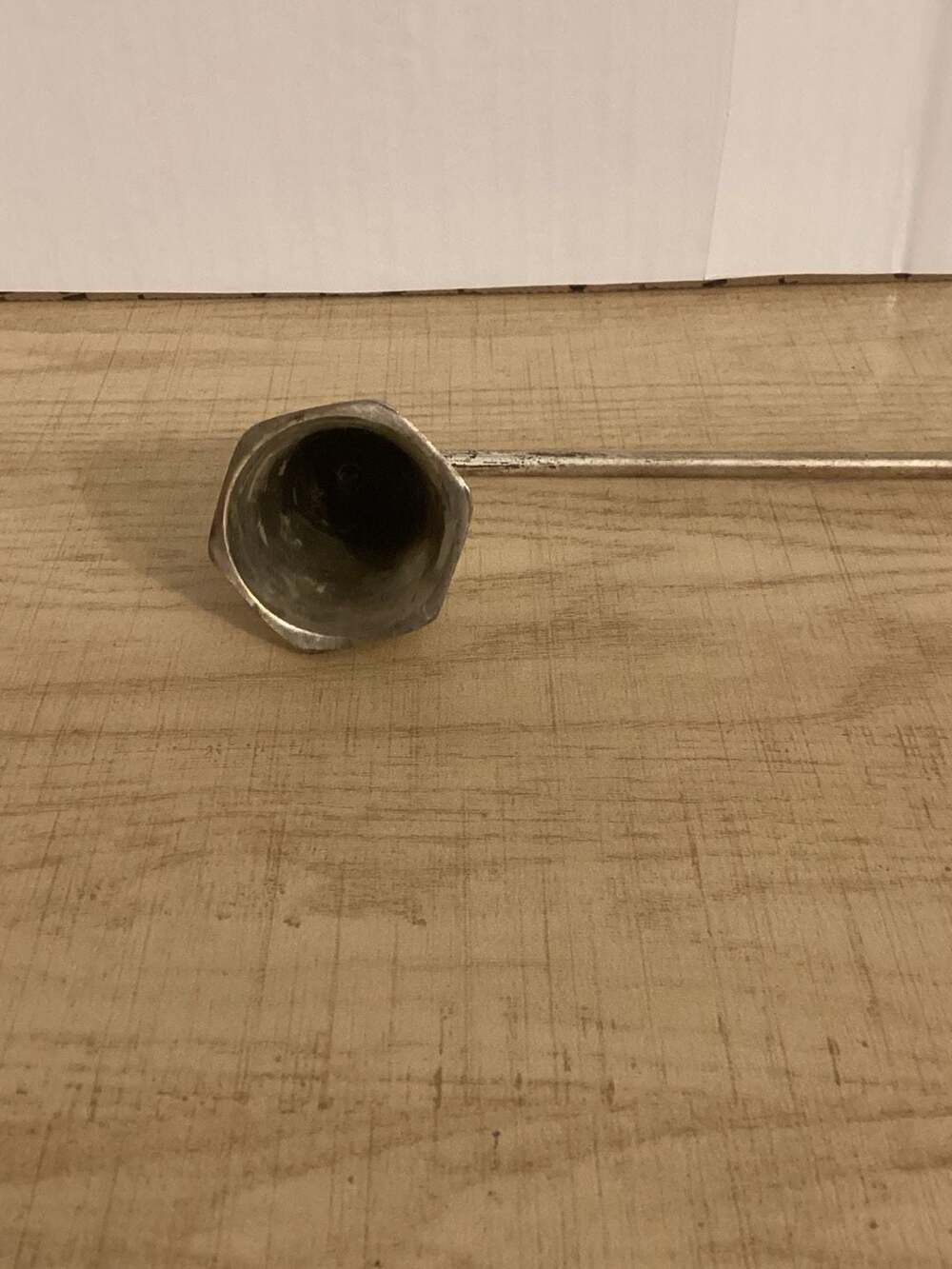 Vintage Silver Plated Metal Candle Snuffer Extinguisher with Long Handle - Picture 3 of 3